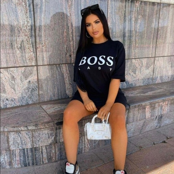 IT’S HERE!!! 🛍 BOSS TSHIRT DRESS - Picture 3 of 10